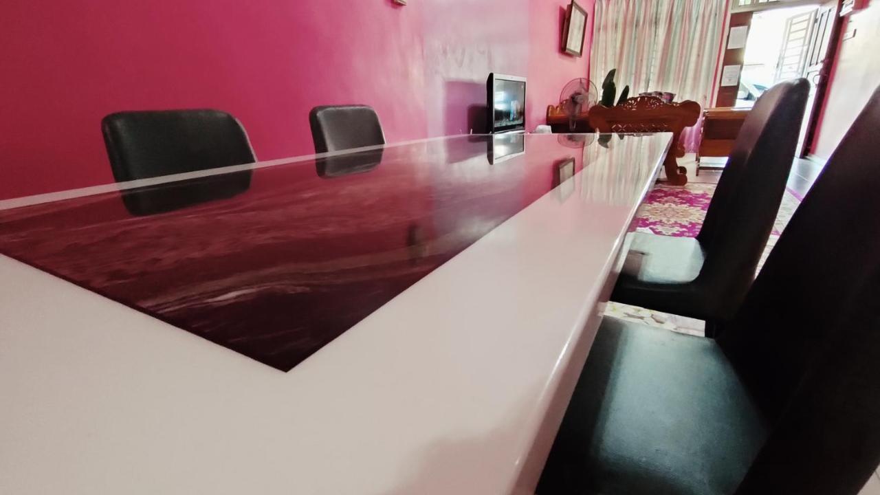 Zulaikha'S Homestay Ulu Tiram Johor Bahru Exterior foto